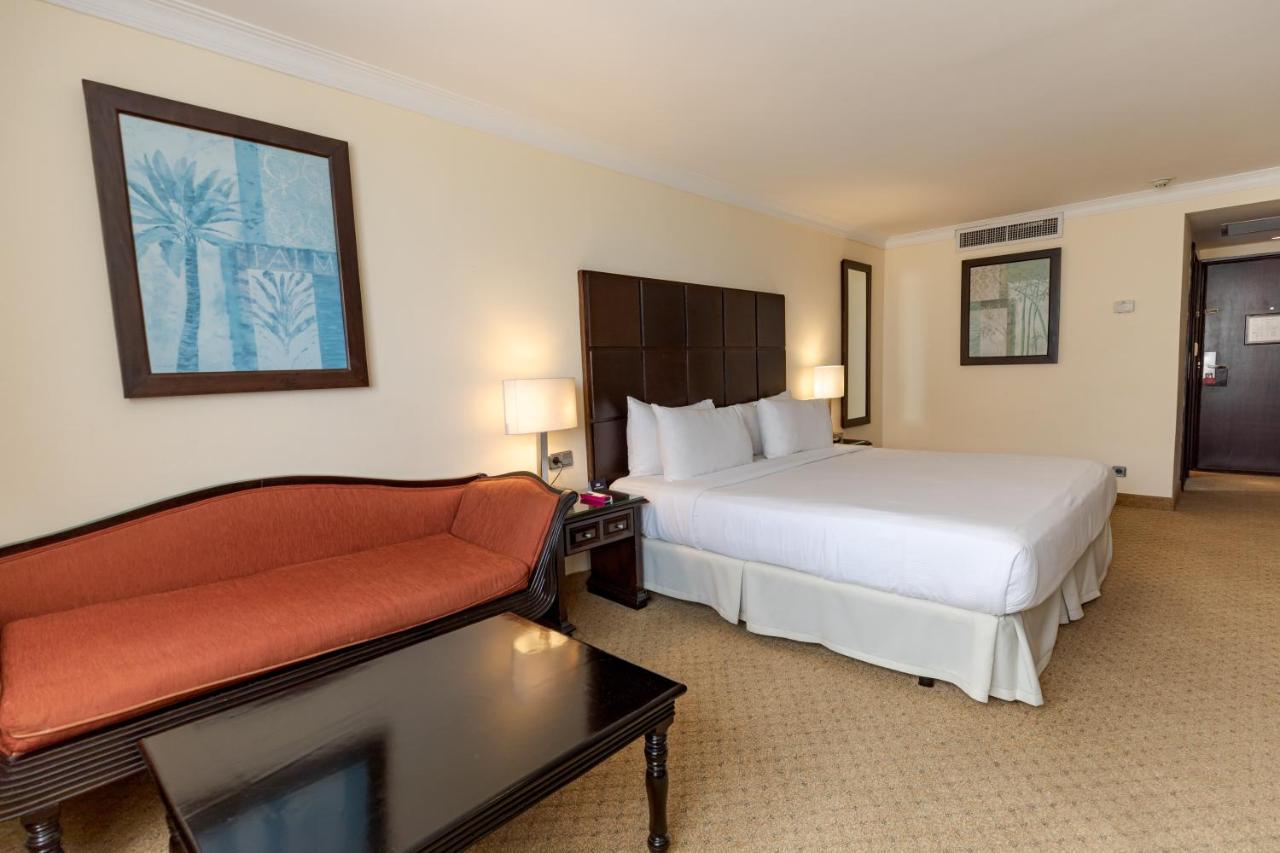 ドミニカン フィエスタ ホテル ＆ カジノ サントドミンゴ エクステリア 写真 A room at the Hilton London Heathrow