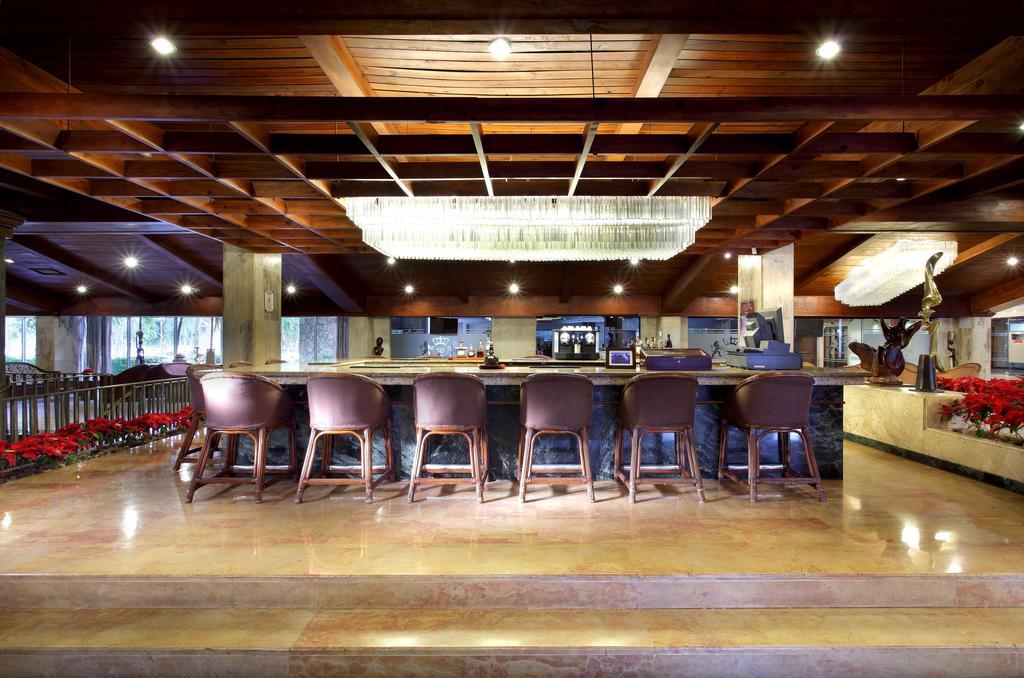 ドミニカン フィエスタ ホテル ＆ カジノ サントドミンゴ エクステリア 写真 The bar at the 1919 Restaurant