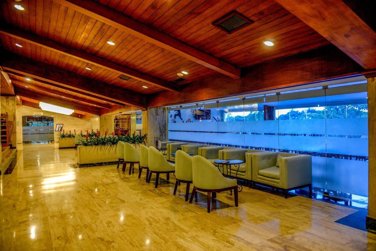 ドミニカン フィエスタ ホテル ＆ カジノ サントドミンゴ エクステリア 写真 The lobby of the hotel